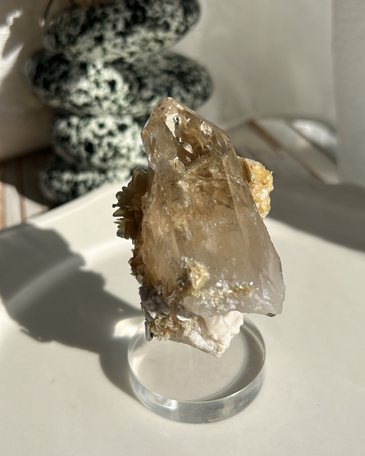 Clear quartz × Muscovite